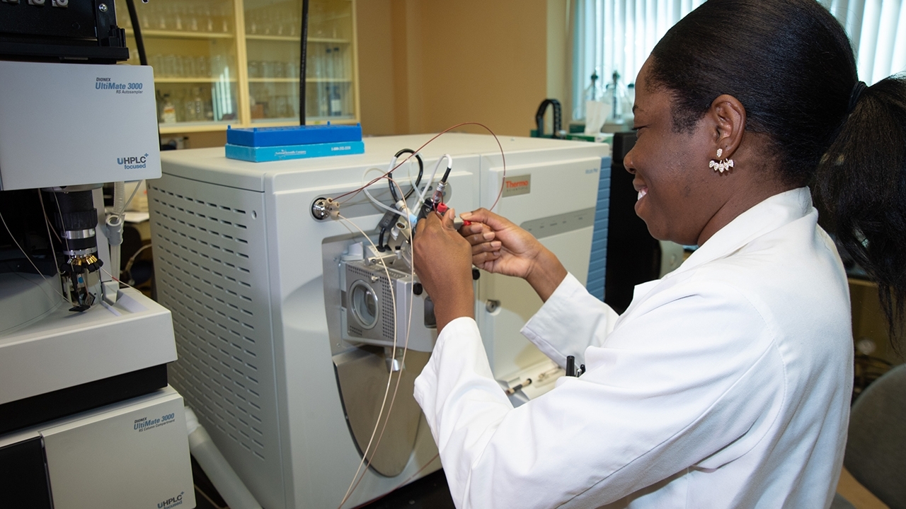 Woman working in a laboratory