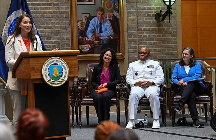 Speaker at Feds Feed Families